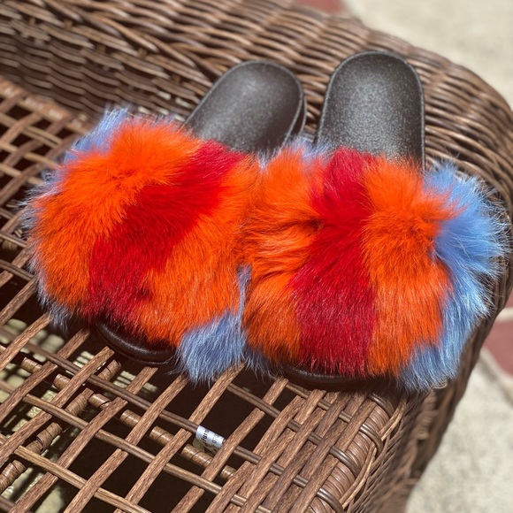 Heat wave faux fur slides - multiple sizes available 7-12 - Picture 3 of 4